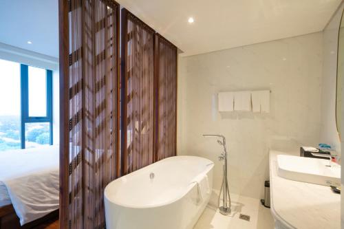 room detail thumbnail 2