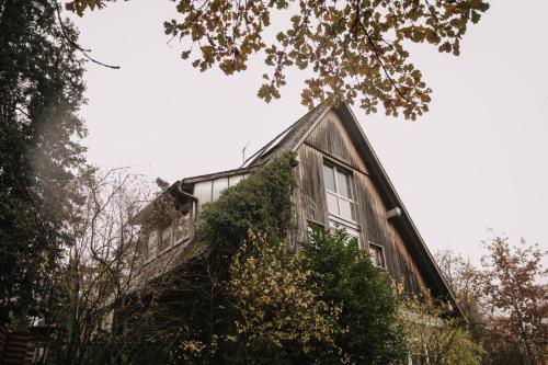 Komplettes Maisonettehaus in idyllischer Lage