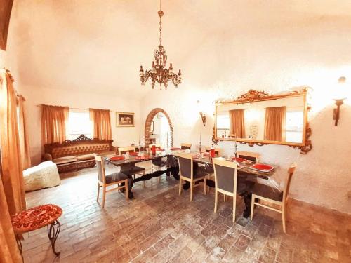 DIMORA IL CAMALEONTE country apartments with pool