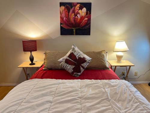 Stylish Cozy Deluxe Room in Surrey- Central Location Close to Amenities in Surrey, Canada