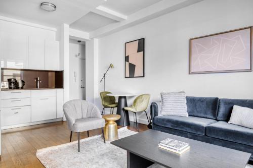 UWS 1BR w Doorman Elevator Gym nr Central Park NYC-679 in New York, USA