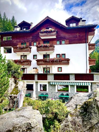 Hotel Gembro 4