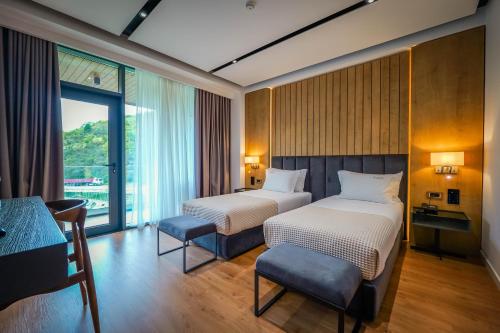 2 twin beds