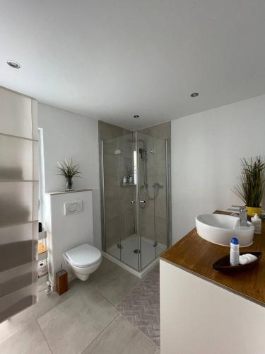 Bathroom, Renoviertes Haus in Ochtendung im Altbau-Flair fur 10 Personen! in Ochtendung