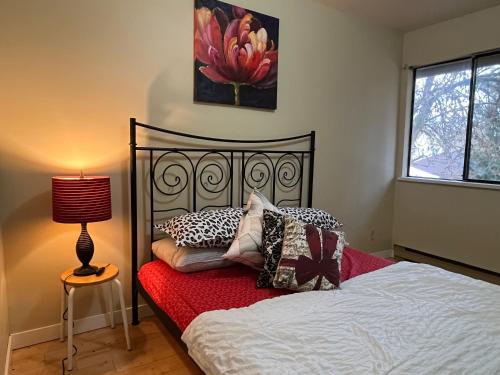 Beautiful Cozy Lively Private Room in a Great Location in Surrey, Canada