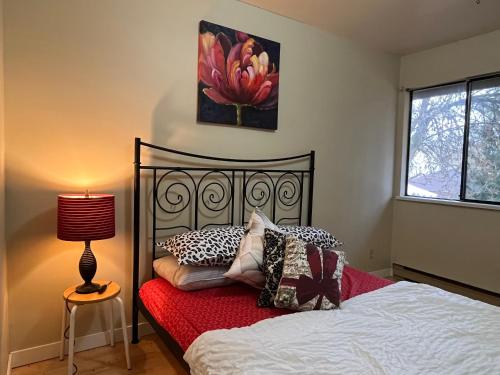 Beautiful Cozy Lively Private Room in a Great Location in Surrey, Canada