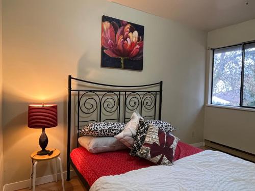 Beautiful Cozy Lively Private Room in a Great Location in Surrey, Canada