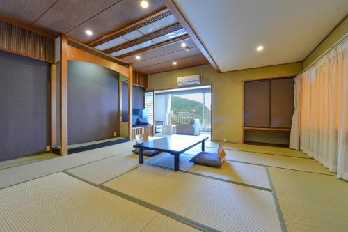 Japanese-Style Room with Ocean View - Smoking - Main Building