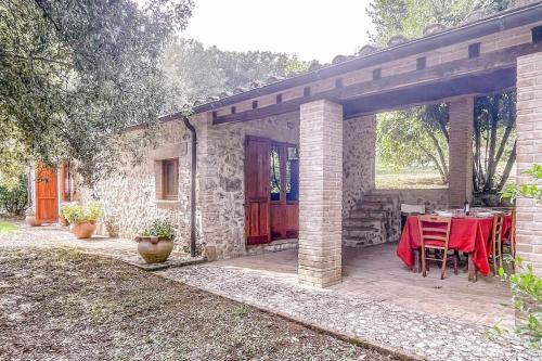 Umbrian country house with pool