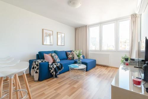 Aesthetic Apartment Located in Centre with Balcony by Noclegi Renters, Varšava
