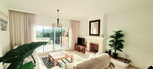 Estepona - Playa - Villa en Park Beach con terraza y jardín privado PB6 (Estepona - Playa - Villa en Park Beach con terraza y jardin privado PB6) in ปลายา เดล ซอล บียากานา