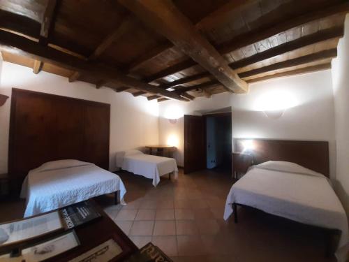 3 twin beds