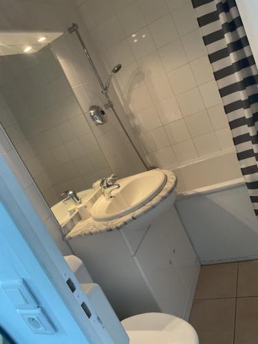 Fasthotel Chateauroux - image 14