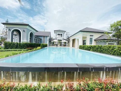 B金色小镇二期雅墅 in San Phe Suea