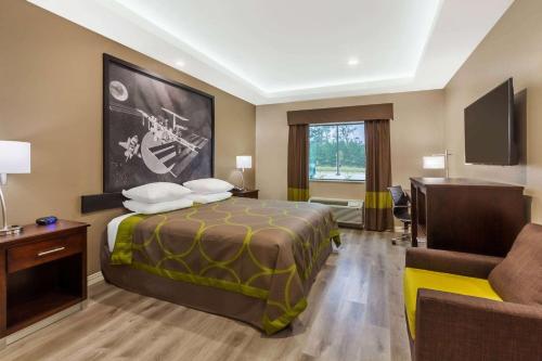 Super 8 by Wyndham Kingwood Houston North in Kingwood, USA