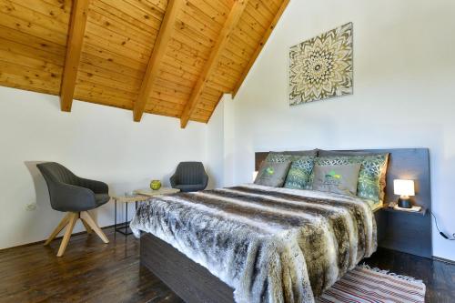 Jura's Wellness House - Happy Rentals