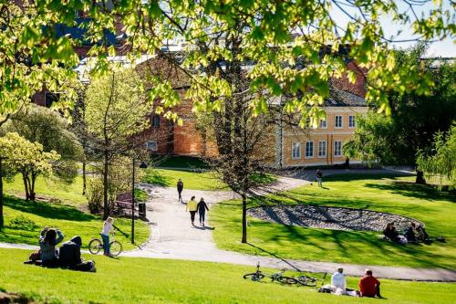 Downtown Light-Filled Retreat in Ullanlinna