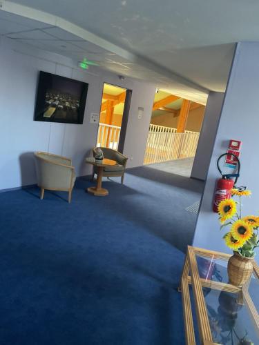 Fasthotel Chateauroux - image 11