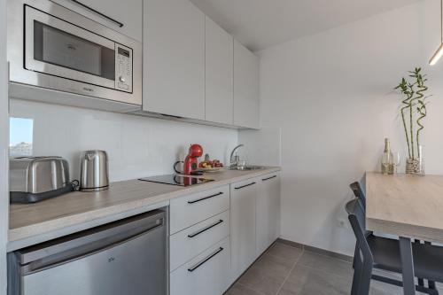 One-Bedroom Apartment with Balcony and Sea View image 10