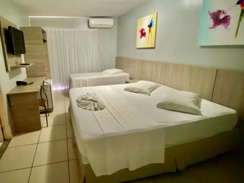 1 double bed, 2 twin beds