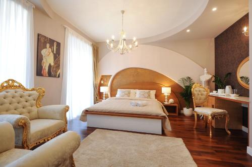 Silver & Gold Luxury Rooms