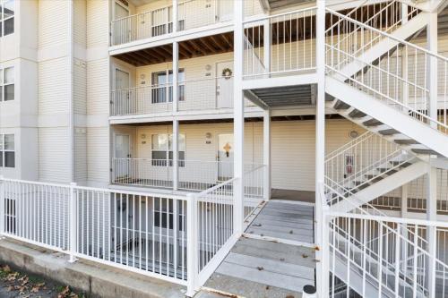 Condo at Parkview Bay - Your Lakefront Oasis - image 9