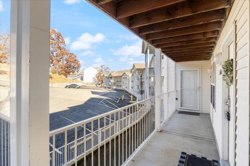 Condo at Parkview Bay - Your Lakefront Oasis - image 2