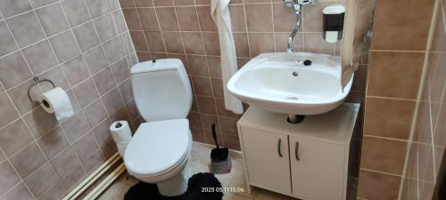 2 twin beds