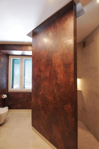 Silver & Gold Luxury Rooms