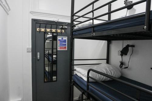 London Waterloo Hostel - image 2