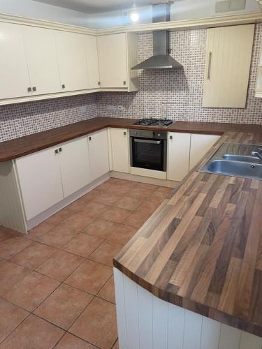 Stylish 3-Bed Gem in Romiley Newly Renovated, En Suite Comfort, Courtyard Charm, and Effortless Parking