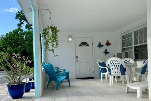 SUITE 2, BLUE PAVILION - Steps to BEACH, West Bay (zdjęcie 9)