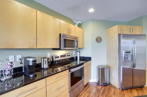 St Joseph Condo Less Than 1 Mi to Beach and Downtown!