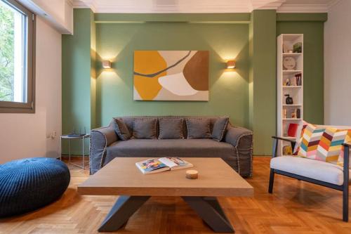 Vibrant Athens Pad-2 Bedrooms, Atenas