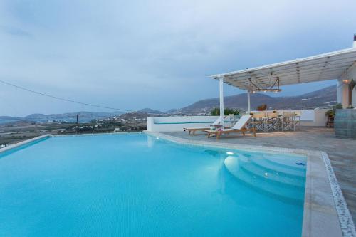 Luxury Private Family Villa with Private Infinity pool - Location, gîte - Parikiá