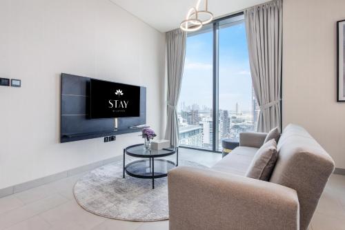STAY BY LATINEM Luxury 2BR Holiday Home W1504 near Burj Khalifa, Дубай