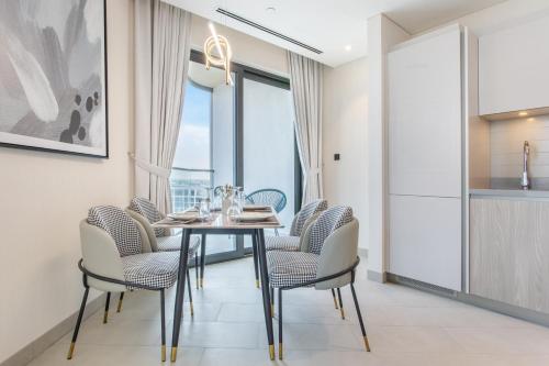 STAY BY LATINEM Luxury 2BR Holiday Home W1504 near Burj Khalifa, Dubái (foto 5)