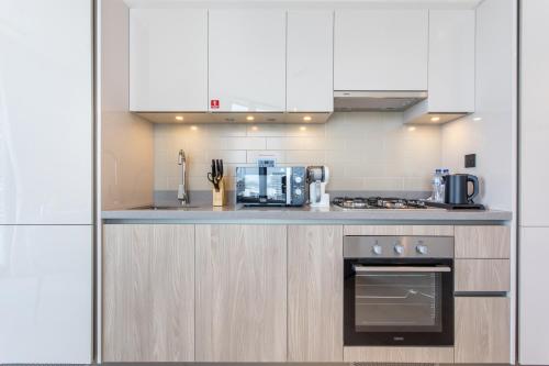 STAY BY LATINEM Luxury 2BR Holiday Home W1504 near Burj Khalifa, Dubái (foto 6)