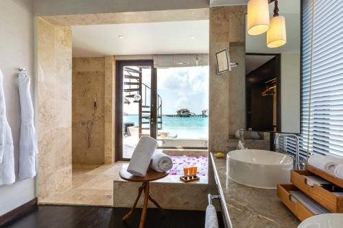 Ocean Pool Suite with Slide  image 7