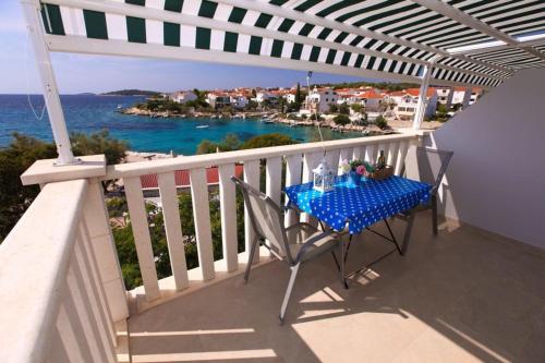 Studio Apartment with Sea View image 6