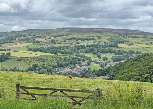 Apple Cottage: 19th Century Charm in Calder Valley