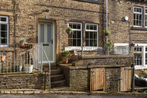 Apple Cottage: 19th Century Charm in Calder Valley