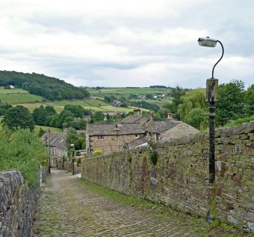 Apple Cottage: 19th Century Charm in Calder Valley