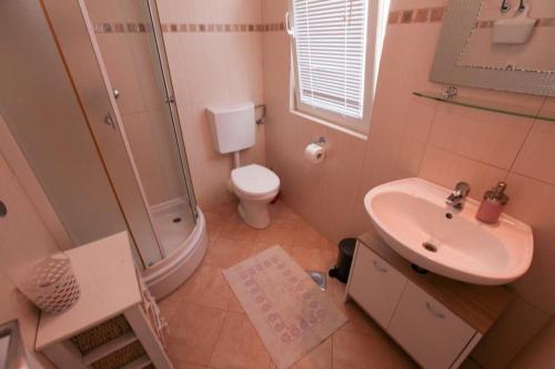 One-Bedroom Apartment image 1
