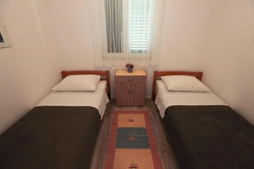 One-Bedroom Apartment image 3