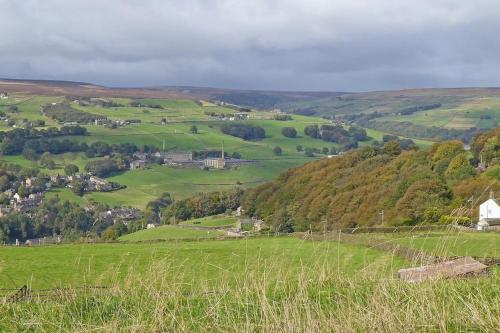 Apple Cottage: 19th Century Charm in Calder Valley