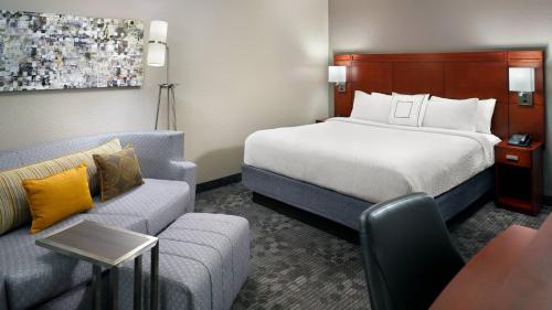 Courtyard by Marriott Macon - Tap to explore photos