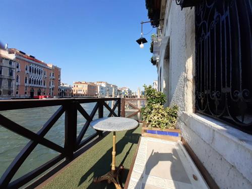 Honeymoon suite on Grand Canal, Benátky (fotografie 9)