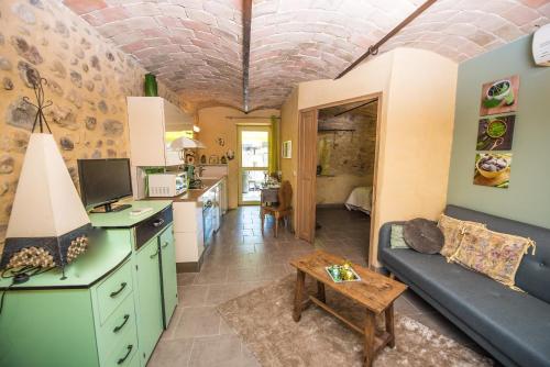 Gîte avec jacuzzi privatif dans un mas provençal (Gite avec jacuzzi privatif dans un mas provencal) in Allegre-les-Fumades