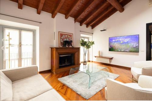  Luxury apartment + private parking - Como center in Como